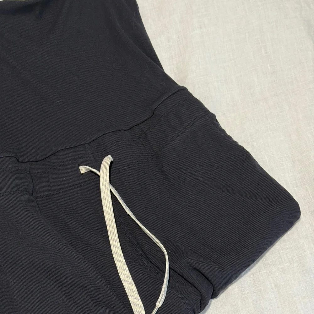 Vuori Black Jumpsuit Versatile Comfort - Picture 3 of 4